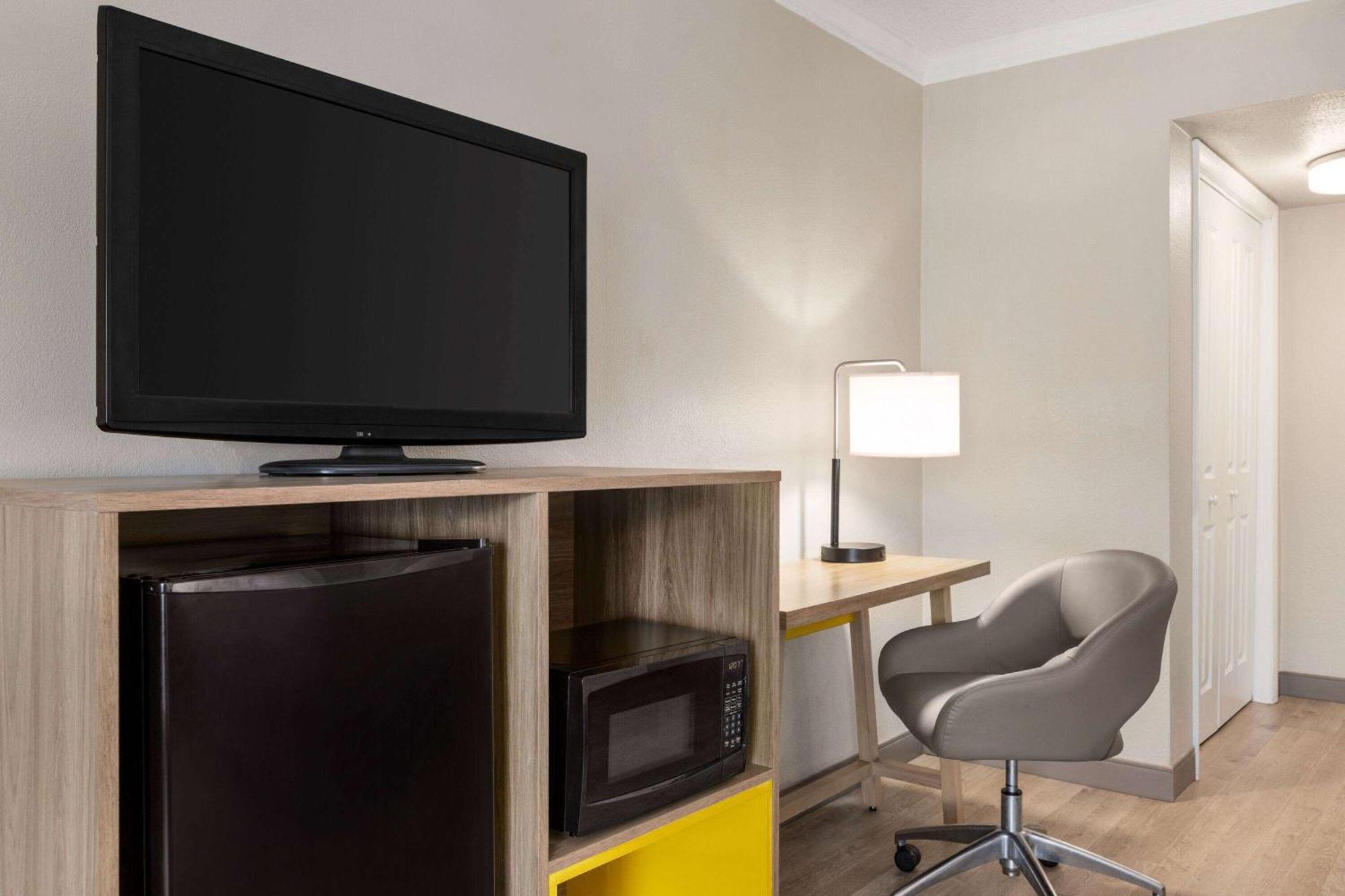 Days Inn By Wyndham Miami Airport North Miami Springs Eksteriør billede